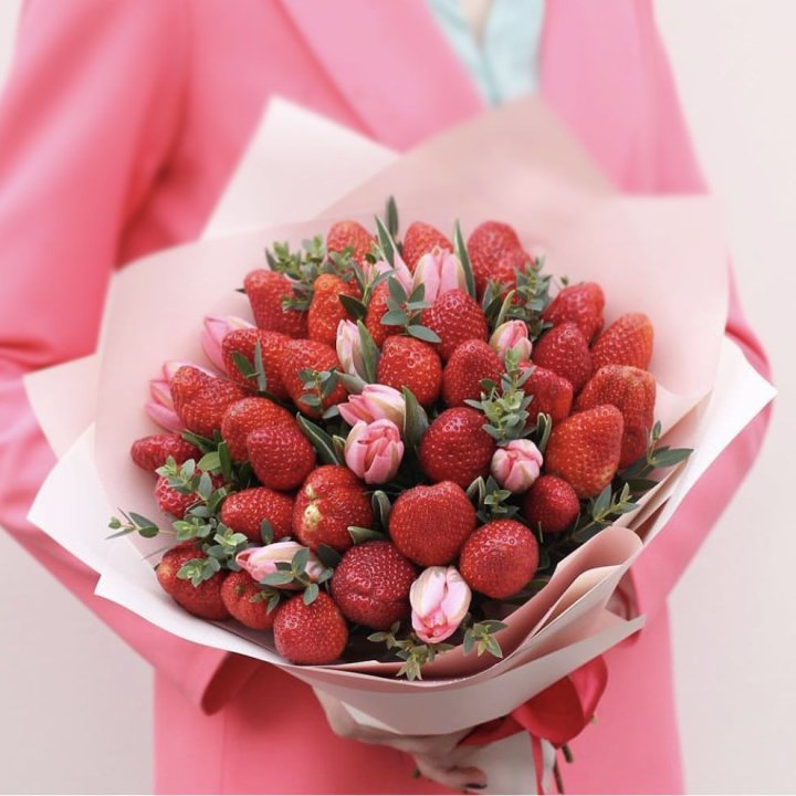 Тюльпаны и клубника в Алматы